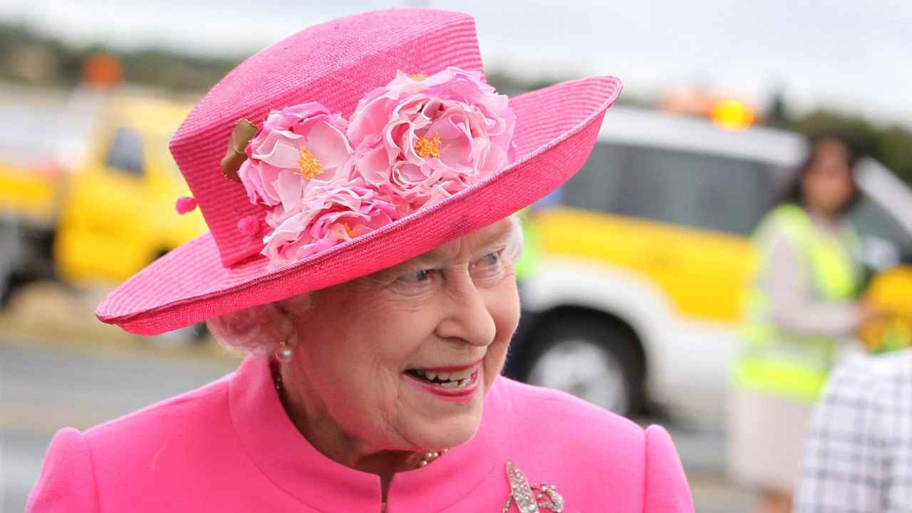 Regina Elisabetta sorriso 