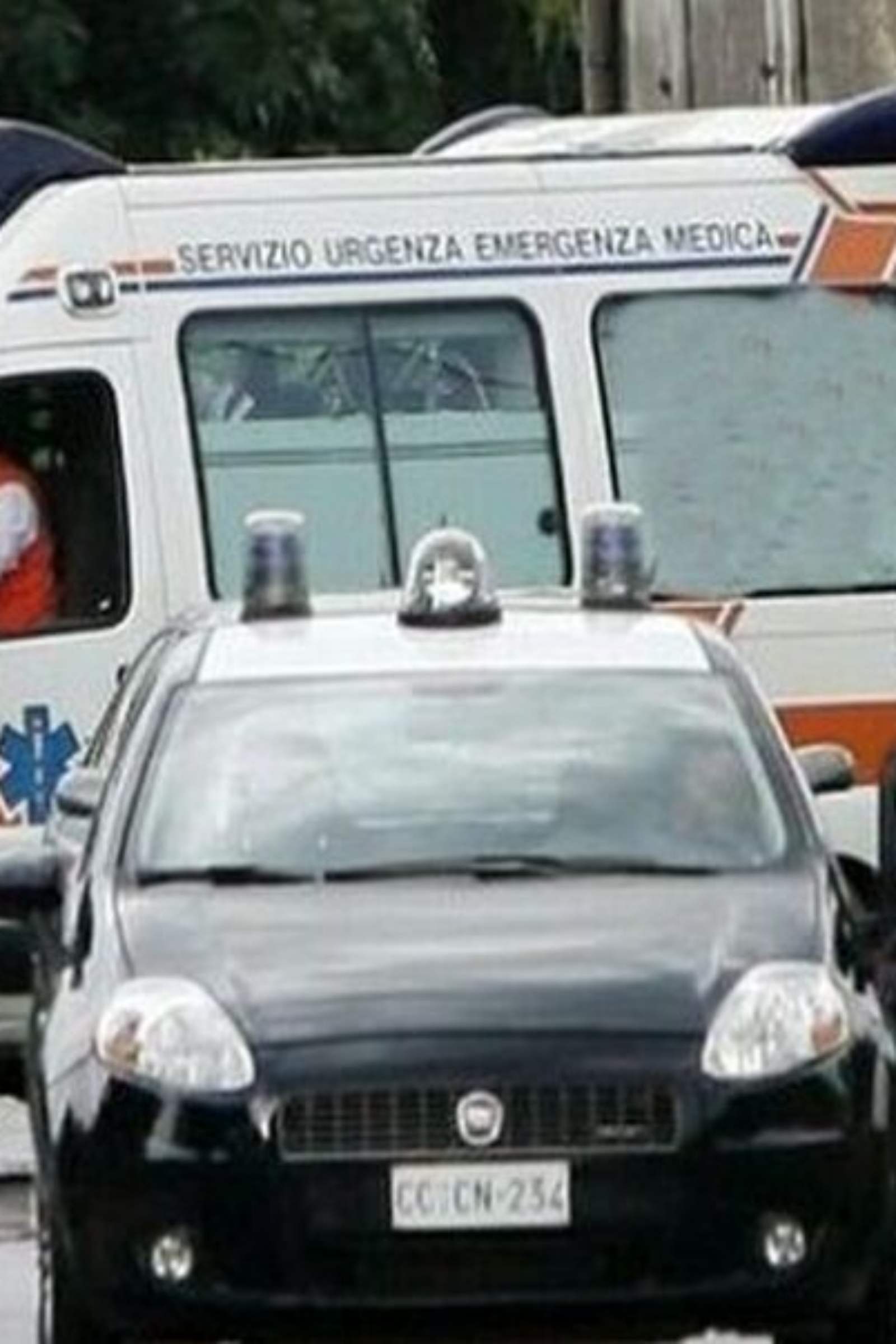 Carabinieri ambulanza foto 