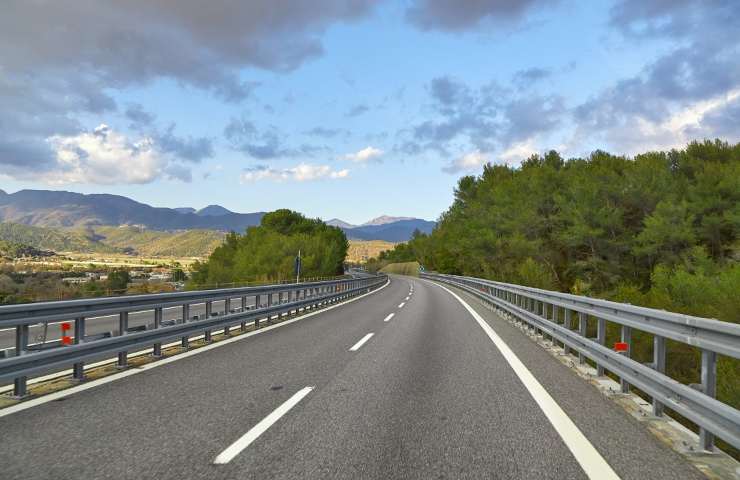 Rosarno incidente autostrada morta donna feriti figli