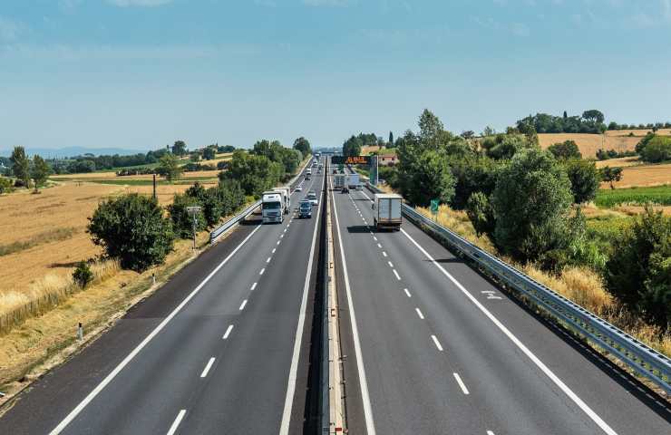 Trezzo sull'Adda incidente autostrada un morto tre feriti