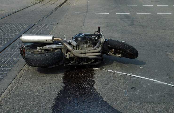 Roma investito moto morto ferito