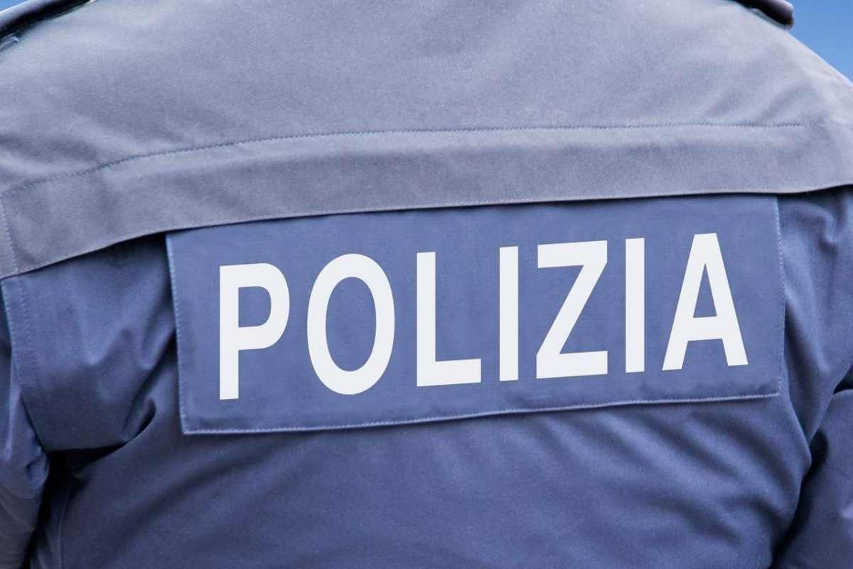 Roma donna morta androne palazzo