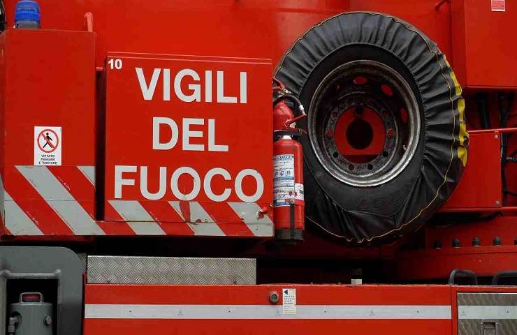 Ladispoli incendio appartamento donna morta