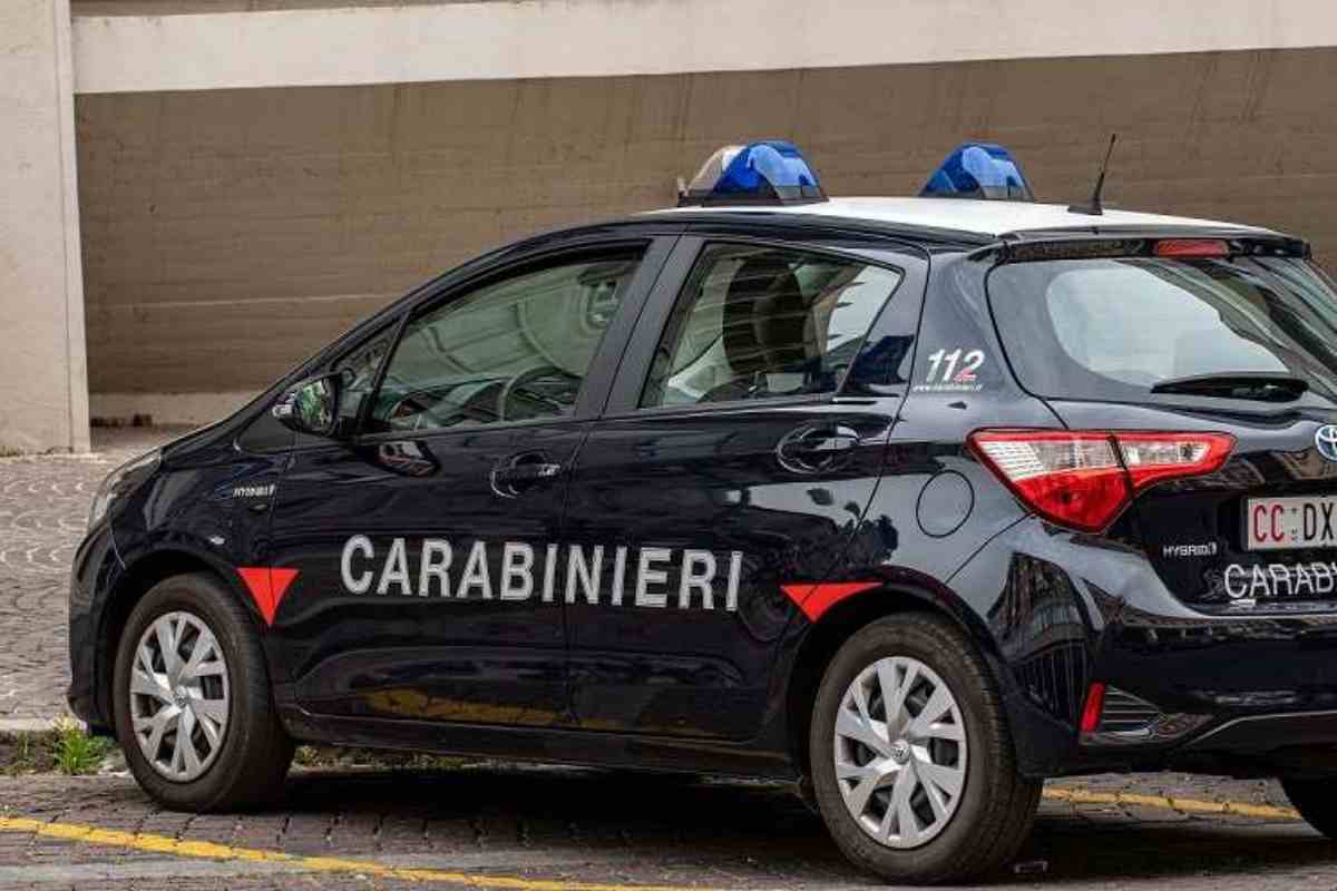 Casoli donna morta casa suicidio figlio
