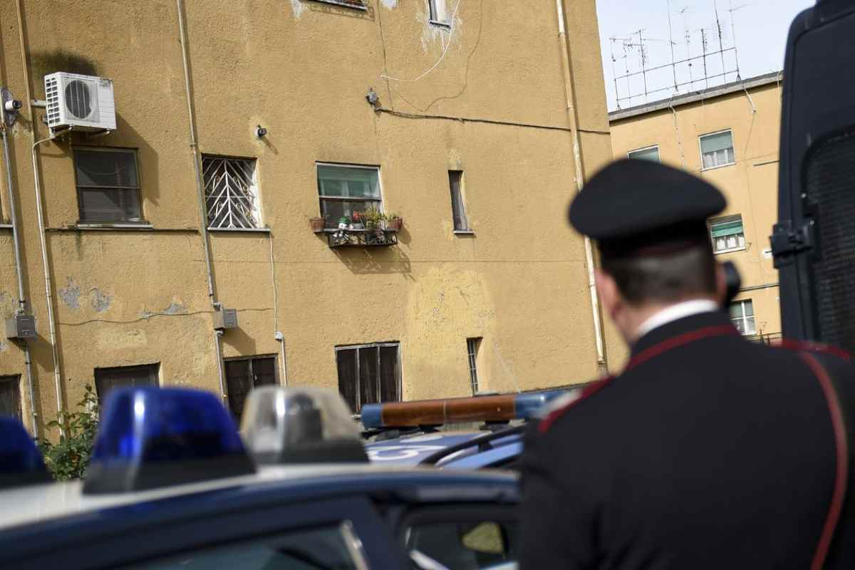 Roma uomo trovato morto strada