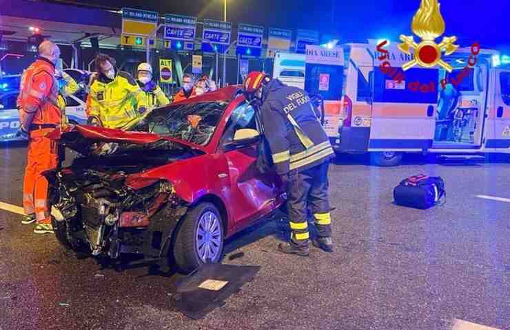 Casello Milano incidente 