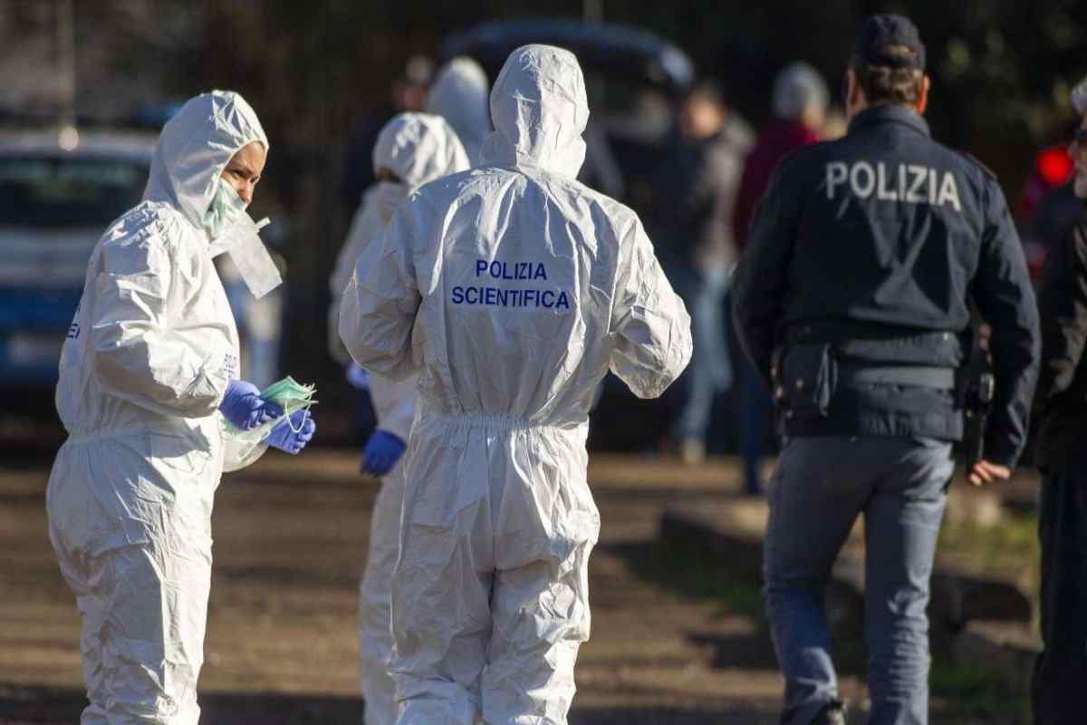 Manduria ragazzo trovato morto scarpata omicidio