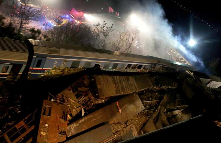 Grecia incidente ferroviario morti feriti