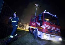 Roma incendio abitazione morto uomo feriti moglie figlio