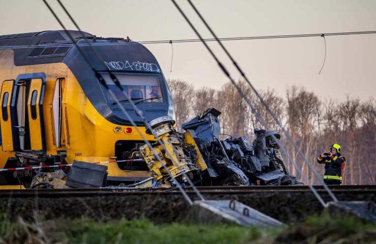 Olanda treno deragliato morto feriti