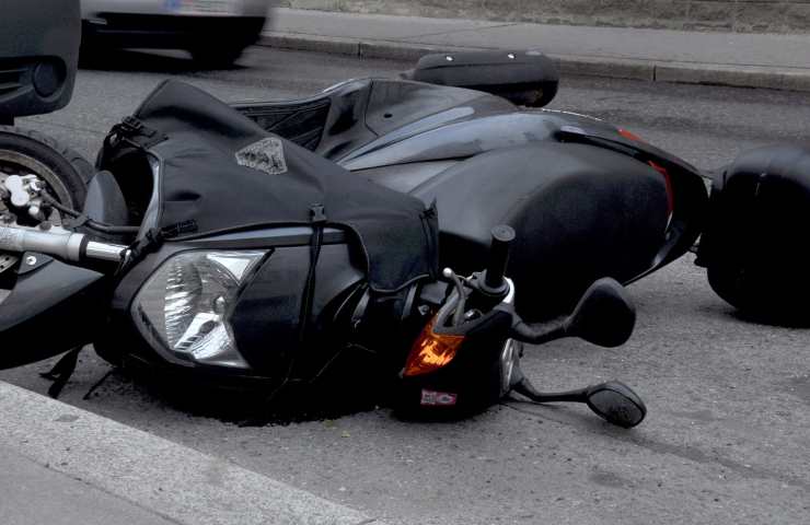 Roma incidente statale scooter morto 73enne