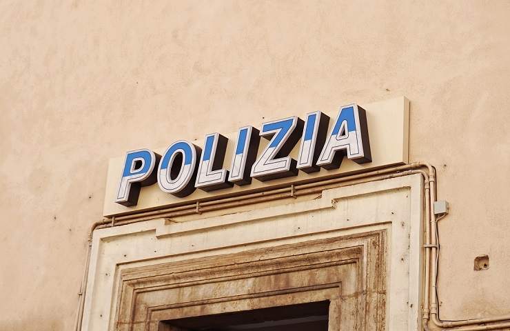 Lecce agente di polizia morto malore Questura
