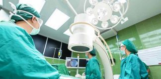 Sala operatoria rimozione tumore