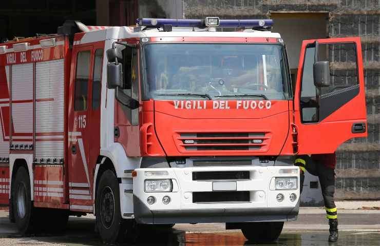 Reggio Calabria auto ribalta morto 39enne