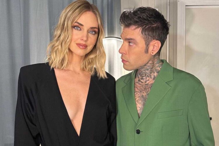 Fedez guarda Chiara Ferragni