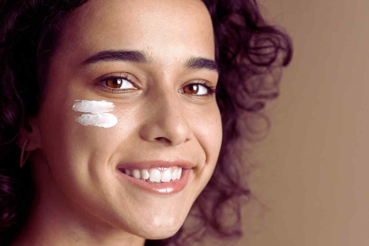 Protezione solare in inverno: il motivo per cui la tua crema idratante non basta.